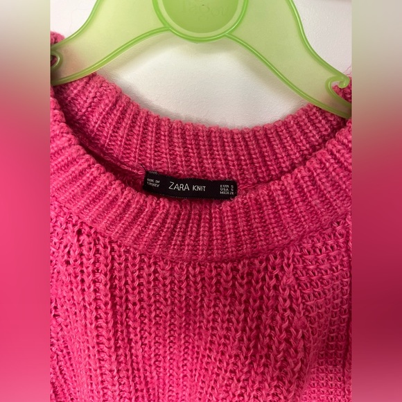 Hi, selling this beautiful sweatshirt for kids in S. - Picture 2 of 4